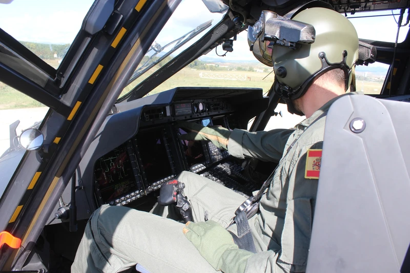 El futuro helicóptero de la Armada NH90 MSPT 03 despegando tras ser expuesto en FEINDEF. Foto Julio Maíz